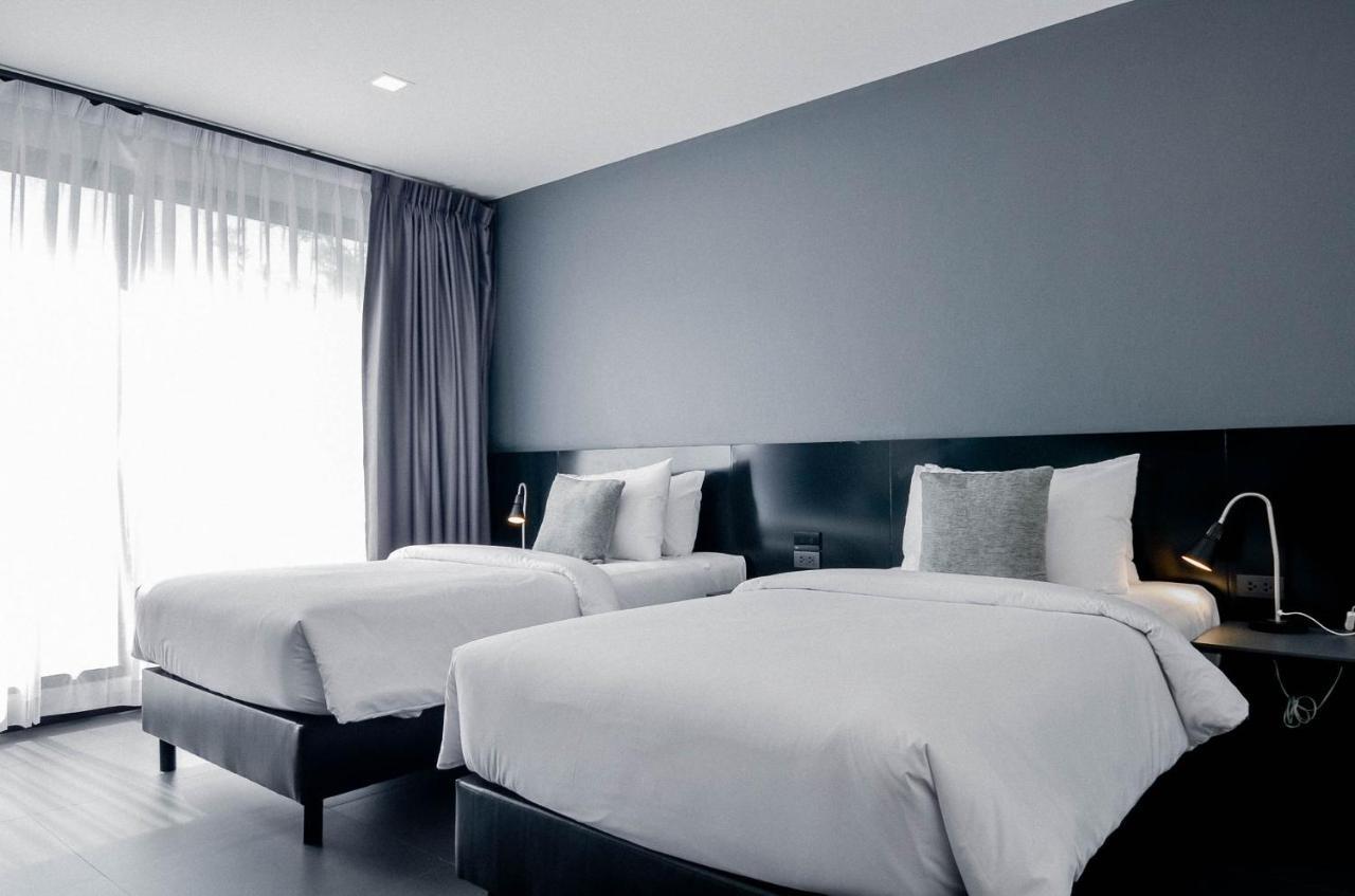 Crew Hotel Чиангмай Екстериор снимка