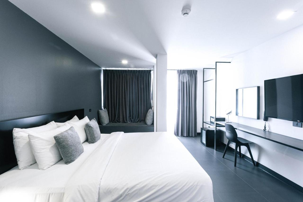 Crew Hotel Чиангмай Екстериор снимка