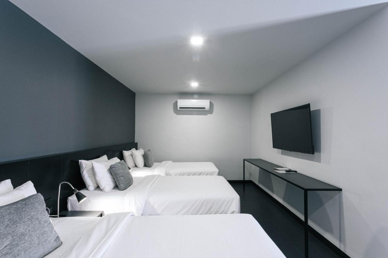 Crew Hotel Чиангмай Екстериор снимка